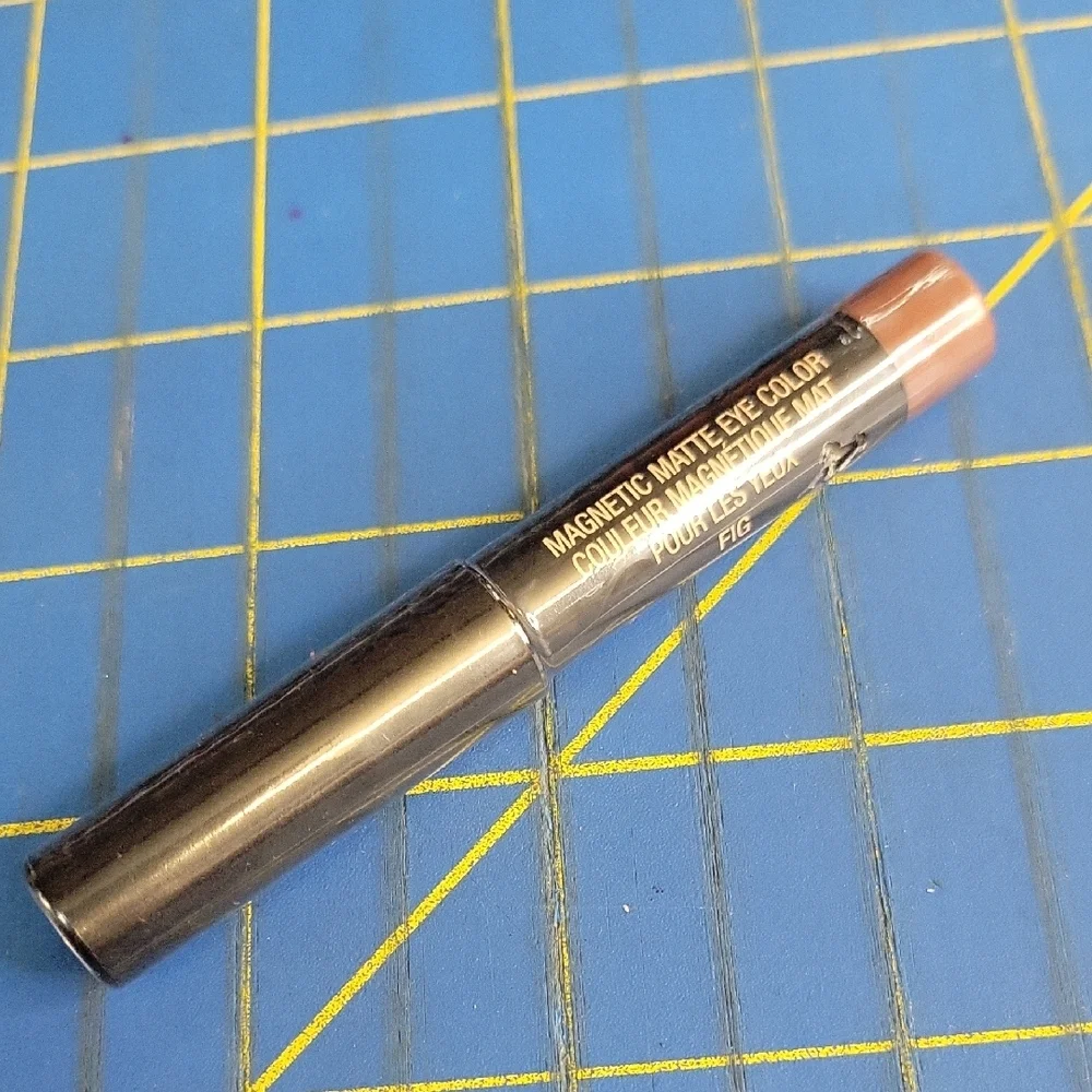 Nudestix Magnetic Matte Eye Color in Fig 2.5g New Sealed Tube 2.5g